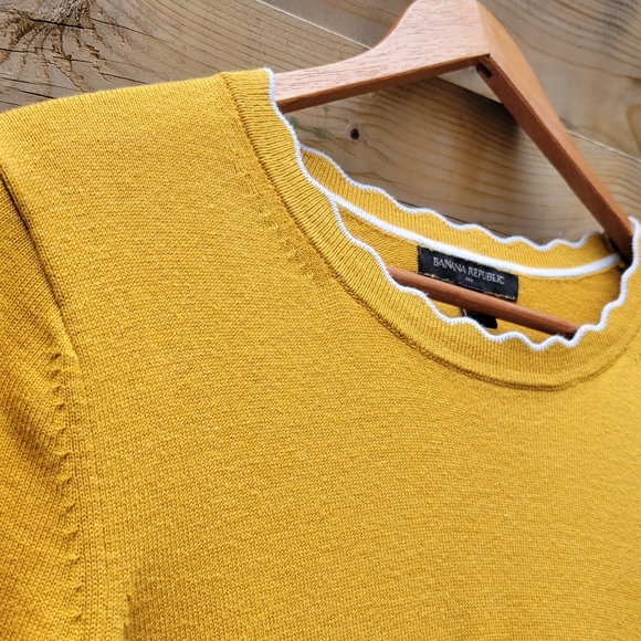 Banana Republic Mustard Yellow Sweater - Medium - Picture 2 of 2